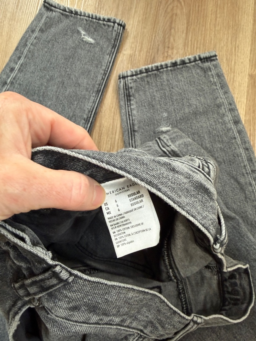 American Eagle Gray Mom Jeans Distressed Knees Denim Pants High Rise Size 6 - Picture 6 of 7